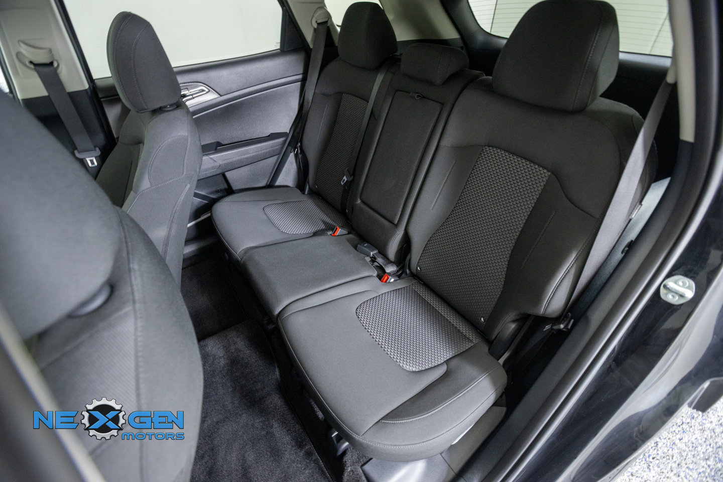 Used 2025 Kia Sportage LX FWD image 31