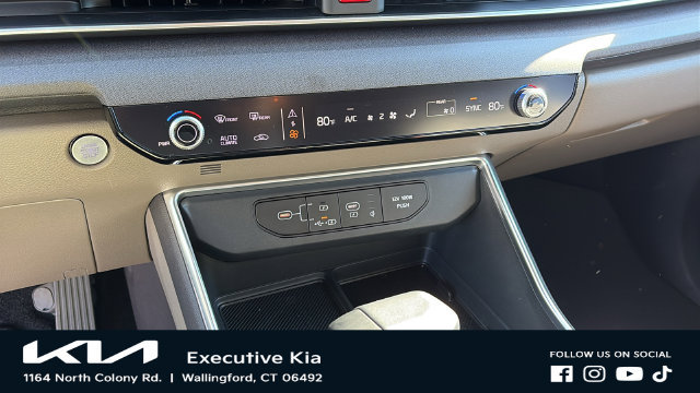 Used 2026 Kia Carnival EX FWD image 18