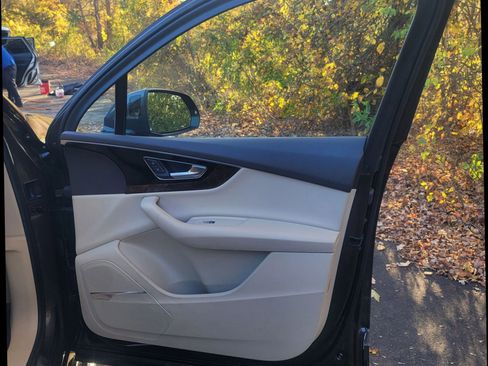 Used 2018 Audi Q7 3.0T Prestige w/ Prestige Package image 29