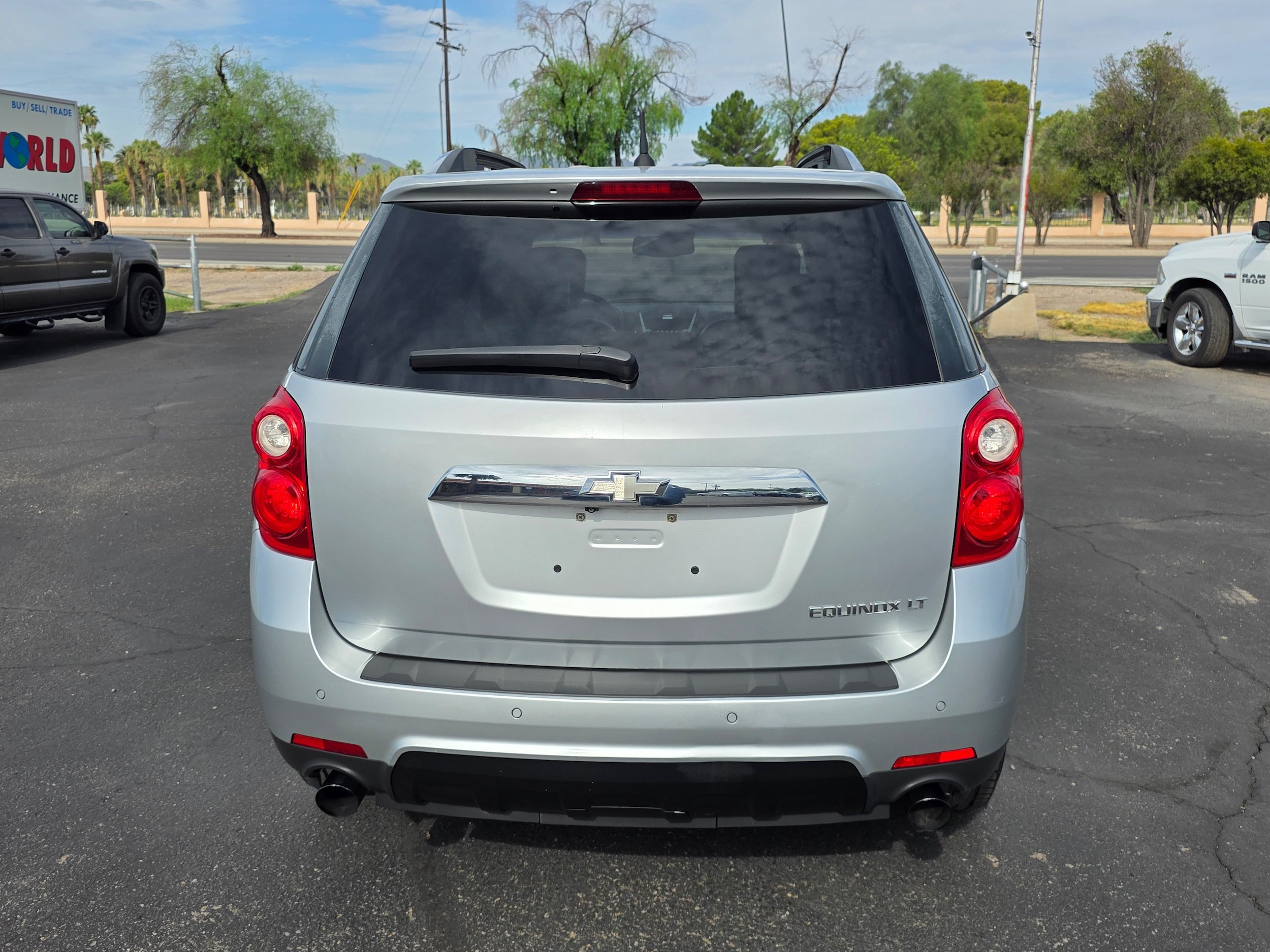 Used 2010 Chevrolet Equinox LT w/ Chrome Appearance Package FWD image 4
