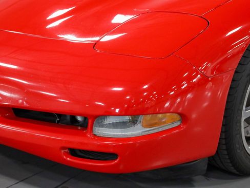 Used 2004 Chevrolet Corvette Coupe w/ Roof Package RWD image 35