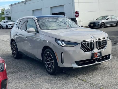Used 2025 BMW X3 xDrive30i w/ Premium Package AWD/4WD image 3