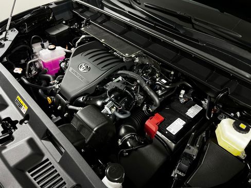 Certified 2026 Toyota Highlander Limited image 11