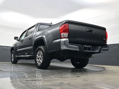 Used 2016 Toyota Tacoma SR5 w/ SR5 Appearance Package (SN) image 29