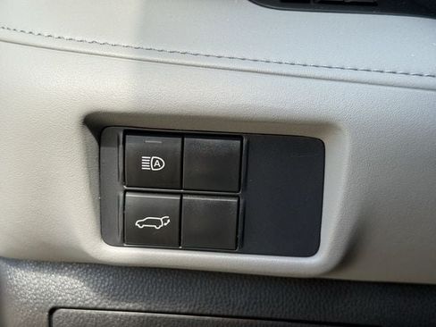 Used 2021 Toyota Highlander XLE FWD image 26
