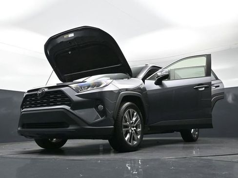 Used 2020 Toyota RAV4 XLE Premium image 44