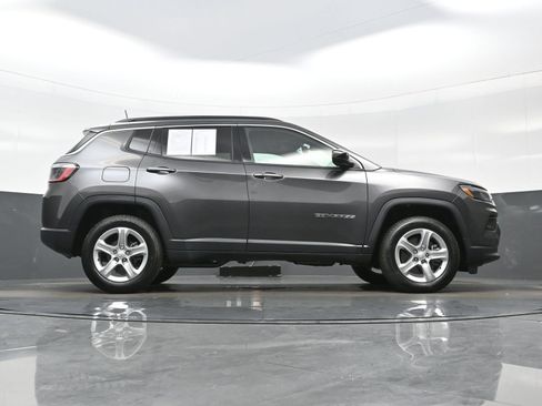 Used 2023 Jeep Compass Latitude w/ Convenience Group AWD/4WD image 34