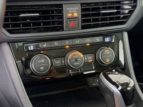 Used 2024 Volkswagen Jetta SE FWD image 19