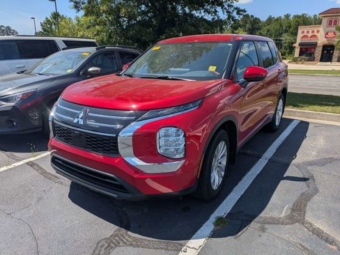 Used 2025 Mitsubishi Outlander ES AWD/4WD image 3
