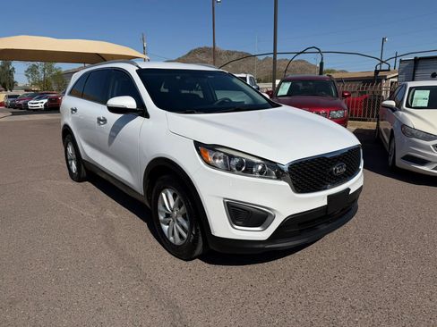 Used 2018 Kia Sorento FWD V6 image 3