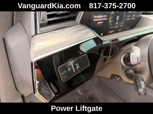 Used 2022 Audi e-tron Premium Plus image 15