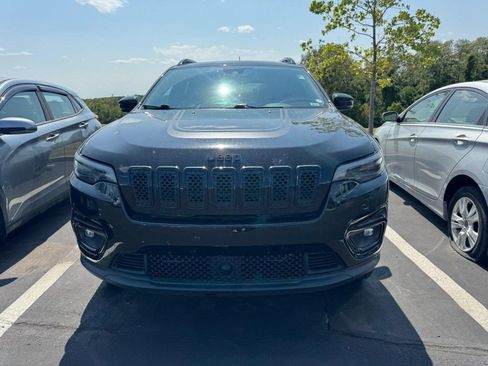 Used 2022 Jeep Cherokee Latitude w/ Sun & Sound Group AWD/4WD image 2