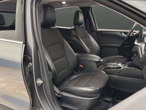 Used 2025 Ford Escape SE FWD image 24