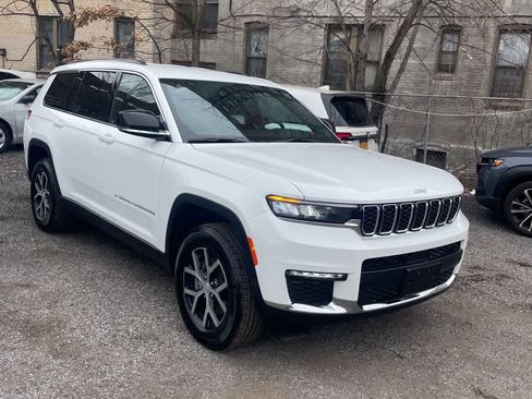 Used 2024 Jeep Grand Cherokee L Limited image 7