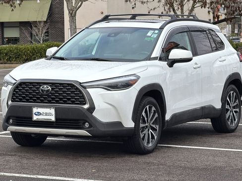 Used 2022 Toyota Corolla Cross XLE image 8