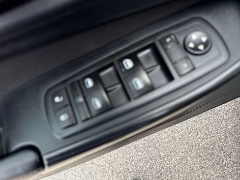 Used 2015 Jeep Cherokee Latitude w/ Cold Weather Group AWD/4WD image 12