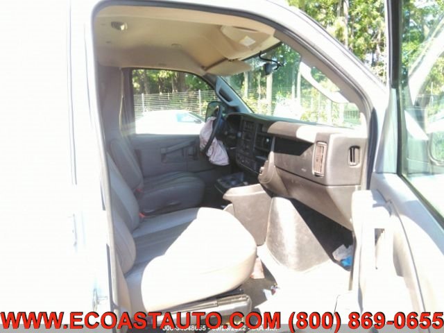Used 2018 Chevrolet Express 2500 w/ Driver Convenience Package RWD image 6
