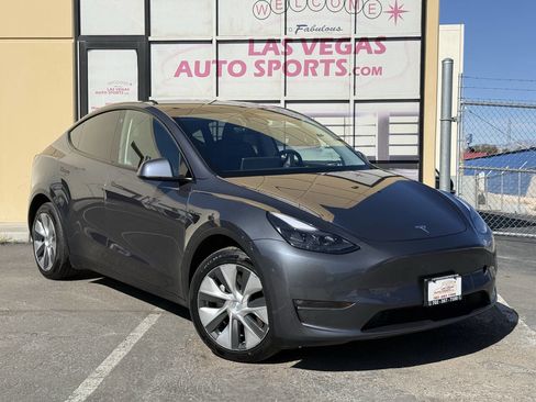 Used 2023 Tesla Model Y Long Range image 2