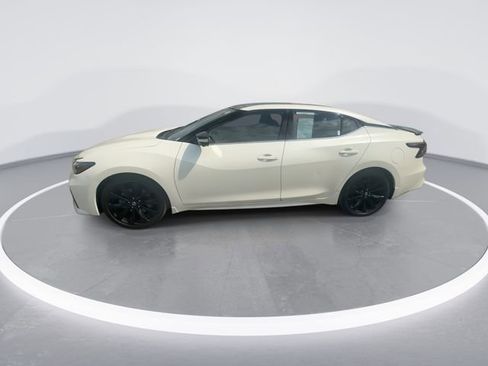 Used 2022 Nissan Maxima SR w/ Sport Mat Group FWD image 5