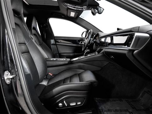 Used 2019 Porsche Panamera image 37