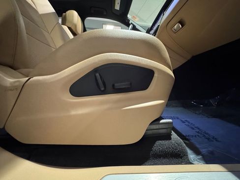 Used 2023 Porsche Cayenne image 20