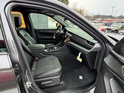 New 2025 Jeep Grand Cherokee 4WD image 27