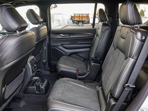 New 2025 Jeep Grand Cherokee L Altitude image 20