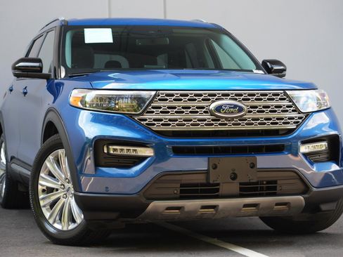 Used 2023 Ford Explorer Limited w/ Limited Technology Package RWD image 2