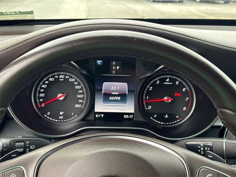 Used 2018 Mercedes-Benz GLC 300 w/ Premium Package image 27