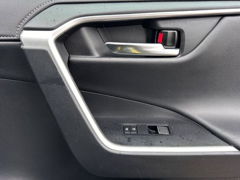 Used 2021 Toyota RAV4 Limited image 19