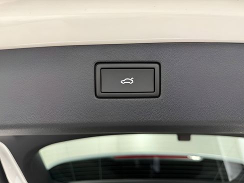 New 2026 Volkswagen Tiguan SE AWD/4WD image 10