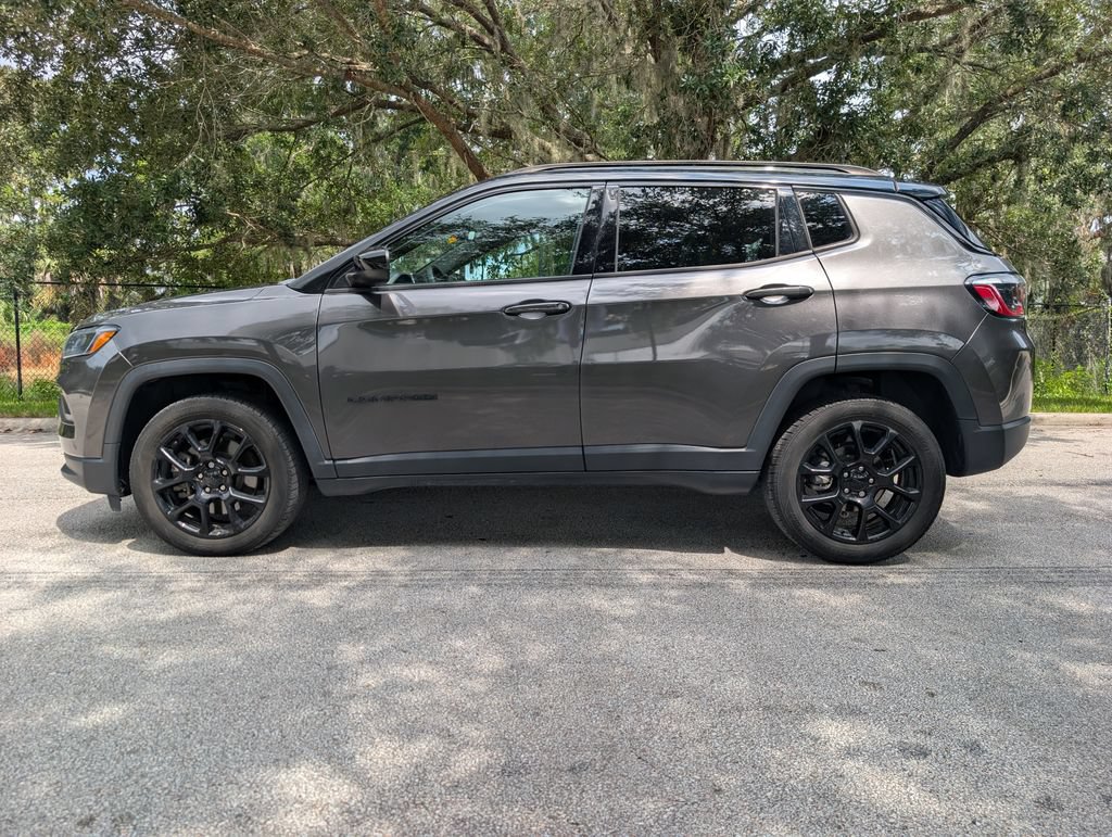 Used 2023 Jeep Compass Latitude AWD/4WD image 5