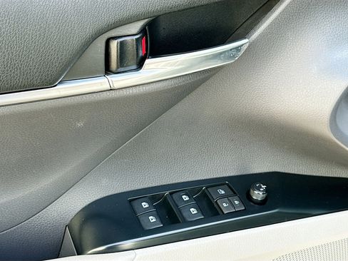 Used 2019 Toyota Camry LE image 15