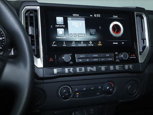 Certified 2025 Nissan Frontier SV image 27