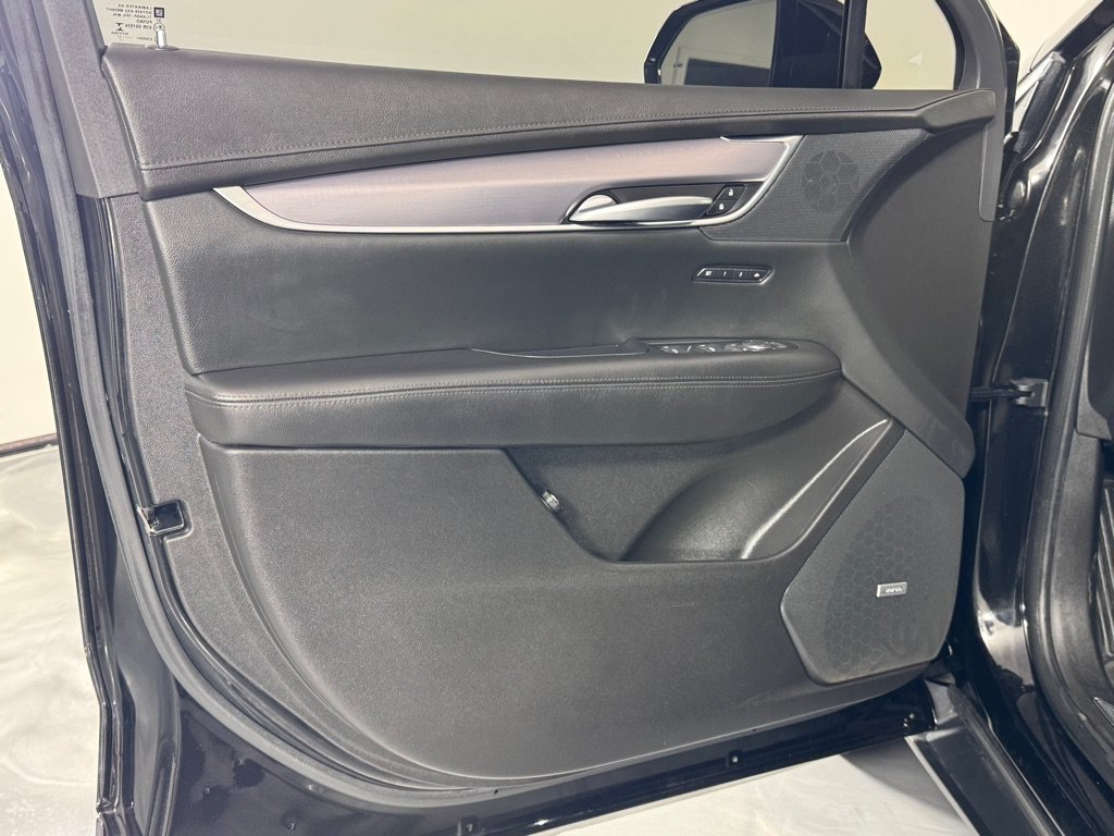 Used 2017 Cadillac XT5 Luxury w/ Driver Awareness Package AWD/4WD image 10