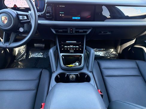 Used 2025 Porsche Cayenne image 19