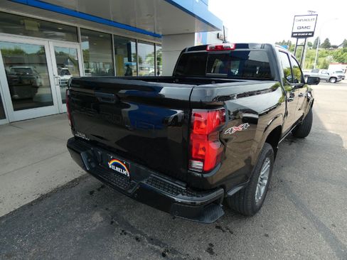 Used 2025 Chevrolet Colorado LT w/ LT Convenience Package AWD/4WD image 3