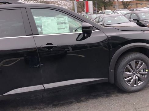 New 2025 Nissan Pathfinder SV image 9