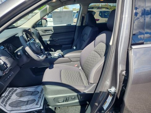 New 2025 Nissan Pathfinder SV w/ Black Appearance Package image 11