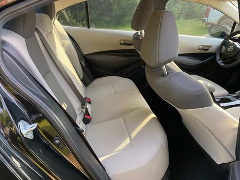 Used 2022 Toyota Corolla LE FWD image 32