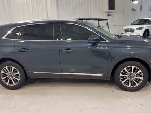 Used 2023 Lincoln Nautilus AWD w/ Premium Package image 2