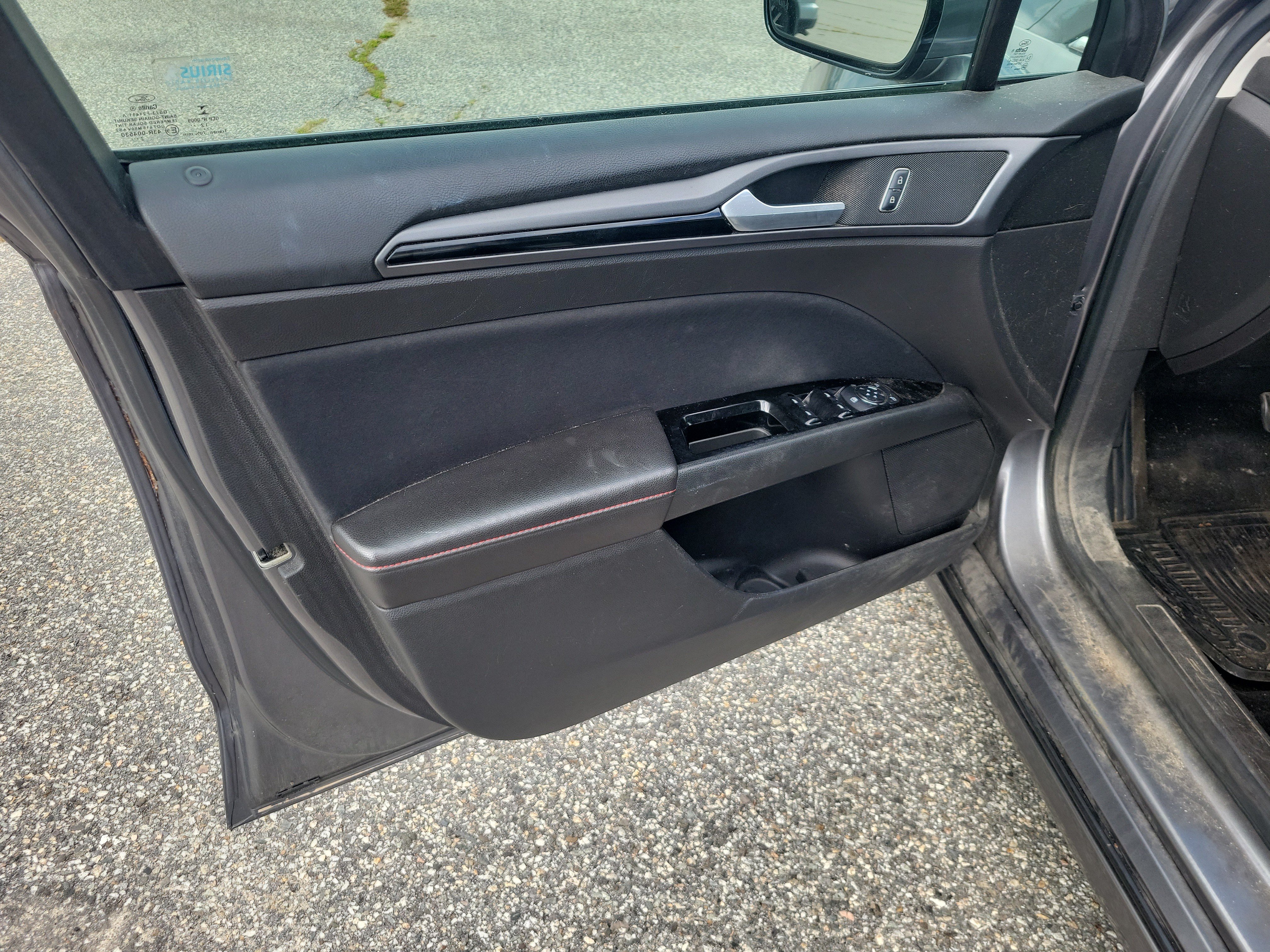 Used 2013 Ford Fusion SE FWD image 11