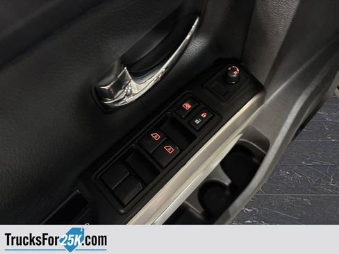 Used 2018 Nissan Titan PRO-4X image 30