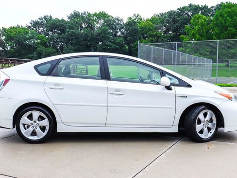 Used 2013 Toyota Prius Five w/ Advanced Technology Pkg FWD image 5