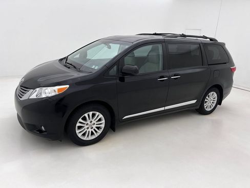 Used 2016 Toyota Sienna XLE w/ Protection Package FWD image 5