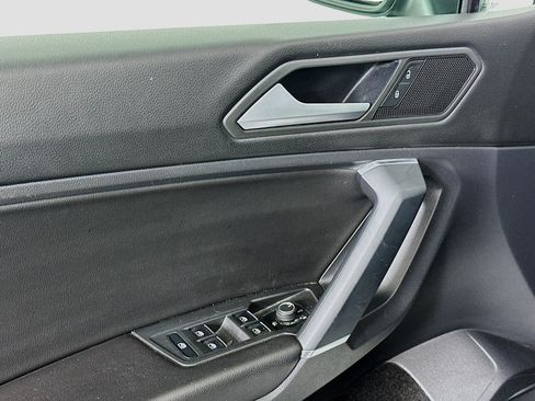 Used 2020 Volkswagen Tiguan SE w/ Panoramic Sunroof Package FWD image 15