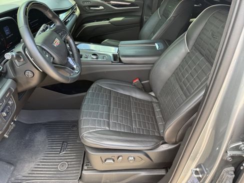 Used 2023 Cadillac Escalade V image 10