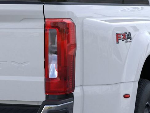 New 2026 Ford F350 4x4 Crew Cab DRW Super Duty image 24