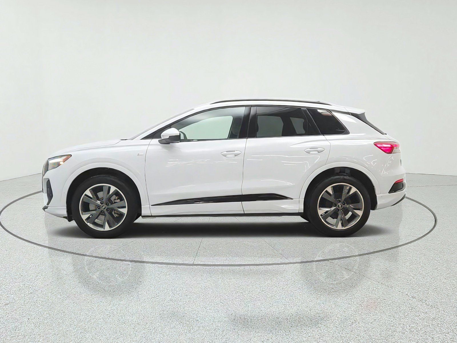 Used 2023 Audi Q4 e-tron Premium Plus w/ Premium Plus AWD/4WD image 9