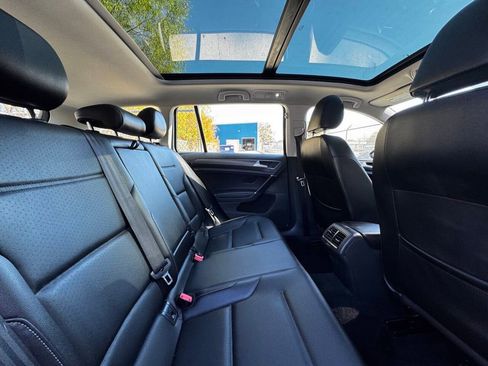 Used 2018 Volkswagen Golf SE FWD image 8